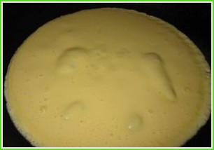 Яичный рулет с сыром - фото шаг 4