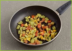 Салат из жареных овощей - фото шаг 4