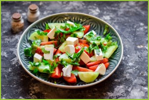 Салат с брынзой и сухариками - фото шаг 5