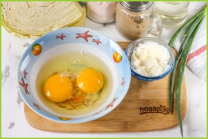 Салат с яичными блинчиками и капустой - фото шаг 2