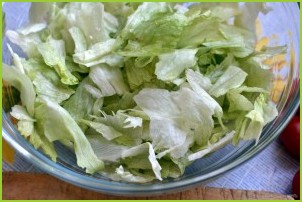 Салат с пряным языком и овощами - фото шаг 3