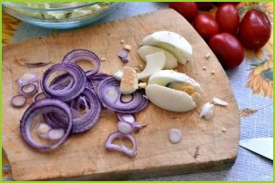 Салат с пряным языком и овощами - фото шаг 4