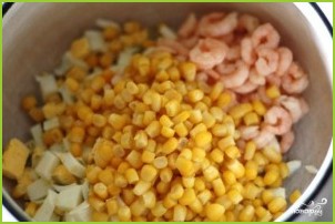 Салат с рисом и кукурузой - фото шаг 3