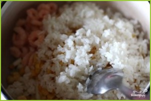 Салат с рисом и кукурузой - фото шаг 4