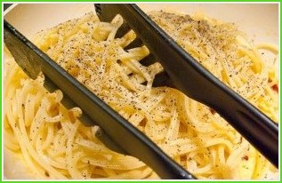 Спагетти под соусом 