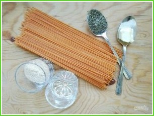 Спагетти с базиликом и сухарями - фото шаг 1