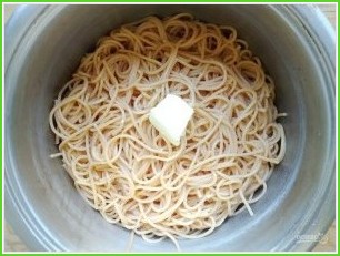 Спагетти с базиликом и сухарями - фото шаг 2