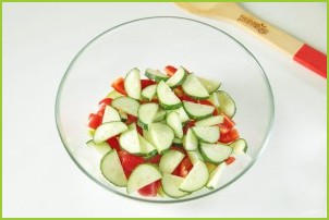 Греческий салат с цуккини и помидорами - фото шаг 4