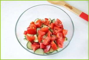 Греческий салат с цуккини и помидорами - фото шаг 5
