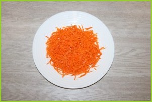 Салат с чипсами и корейской морковкой - фото шаг 3
