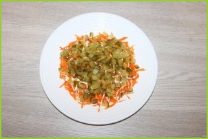 Салат с чипсами и корейской морковкой - фото шаг 4
