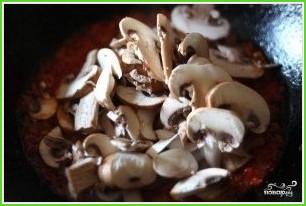 Спагетти с грибами в сметанном соусе - фото шаг 3