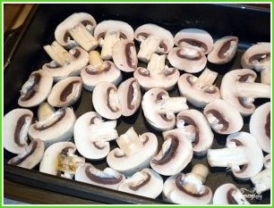 Мясо по-французски в духовке с грибами - фото шаг 3