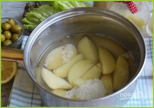 Салат из печени трески с фасолью и чесноком - фото шаг 2