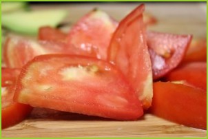 Салат с авокадо, помидорами и фетой - фото шаг 2