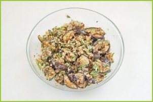 Салат с баклажанами и грецкими орехами - фото шаг 7
