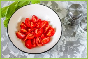 Салат с базиликом и помидорами - фото шаг 2