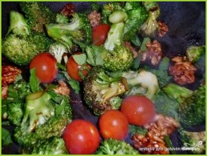 Салат с брокколи и помидорами - фото шаг 3