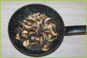 Салат с крабовыми палочками, рисом и грибами - фото шаг 3