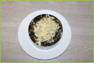 Салат с крабовыми палочками, рисом и грибами - фото шаг 9