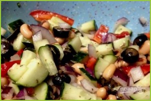 Салат с оливками и фасолью - фото шаг 5