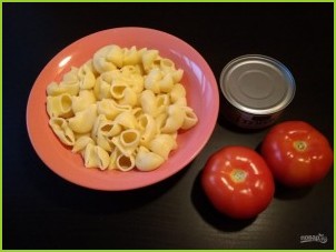 Салат с тунцом, макаронами и помидорами - фото шаг 1
