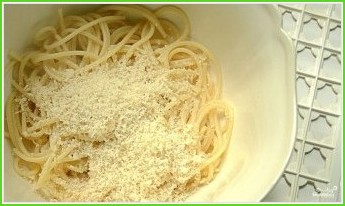 Спагетти с сыром - фото шаг 2