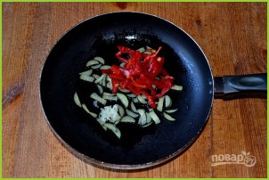 Салат с фунчозой и баклажанами - фото шаг 5
