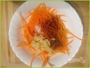 Салат с кальмарами и корейской морковью - фото шаг 2