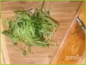Салат с кальмарами и корейской морковью - фото шаг 5