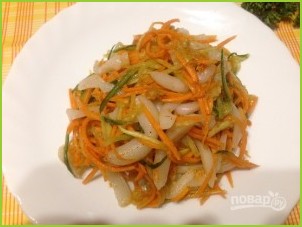 Салат с кальмарами и корейской морковью - фото шаг 7