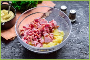 Салат с ветчиной, сыром и солеными огурцами - фото шаг 3