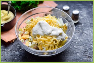 Салат с ветчиной, сыром и солеными огурцами - фото шаг 6