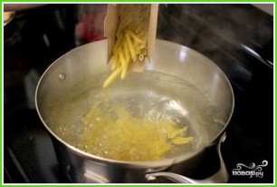 Томатная паста с креветками - фото шаг 1