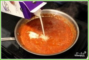 Томатная паста с креветками - фото шаг 5
