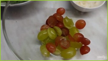 Вкусный салат с виноградом, мясом и рукколой в восточном стиле - фото шаг 2