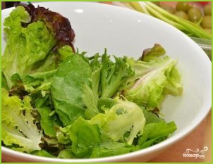 Греческий салат с креветками - фото шаг 6