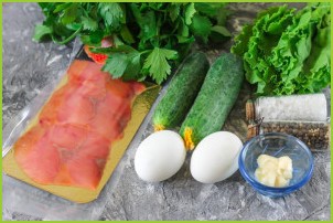 Салат с горбушей, огурцом и яйцом - фото шаг 1