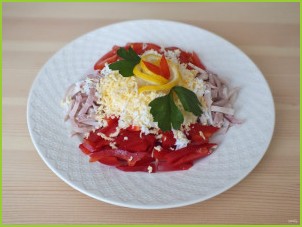 Салат с кальмарами, помидорами и перцем - фото шаг 8