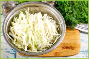 Салат с капустой и сыром - фото шаг 2