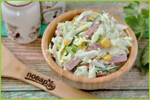 Салат с капустой, колбасой и кукурузой - фото шаг 8