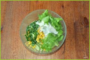 Салат с капустой, огурцами и кукурузой - фото шаг 6