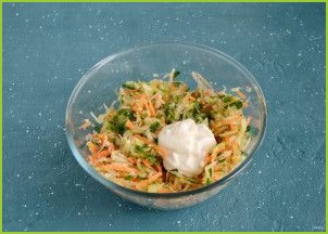 Салат с зеленой редькой и свежим огурцом - фото шаг 5