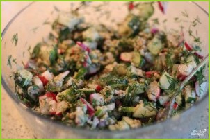 Сытный салат с редисом и ореховым соусом - фото шаг 5