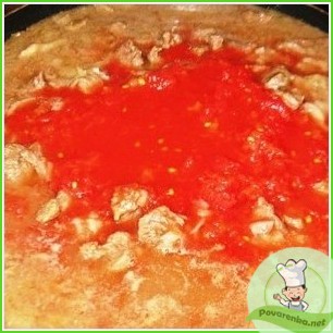 Тушеное мясо в помидорно-луковой подливке - фото шаг 6
