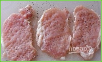 Отбивные из свинины на сковороде в кляре - фото шаг 2