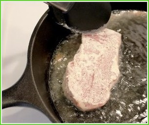 Отбивные из свинины на сковороде - фото шаг 4
