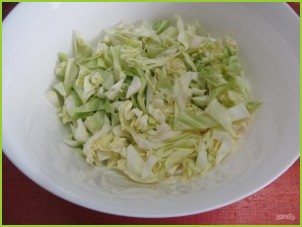 Салат по-корейски из капусты с редисом и кабачком - фото шаг 2
