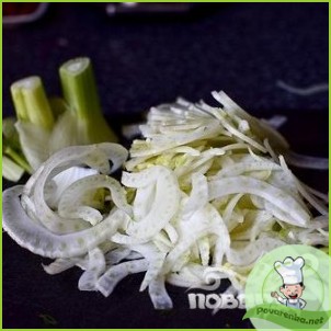 Салат с фасолью, луком и миндалем - фото шаг 2