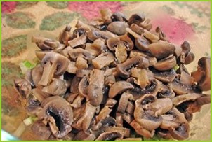 Салат с грибами, картофелем и огурцами - фото шаг 3